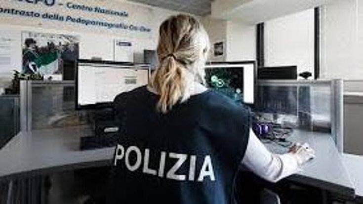 Livorno, arrestato professore di informatica di liceo che scambiava video pedopornografici in rete