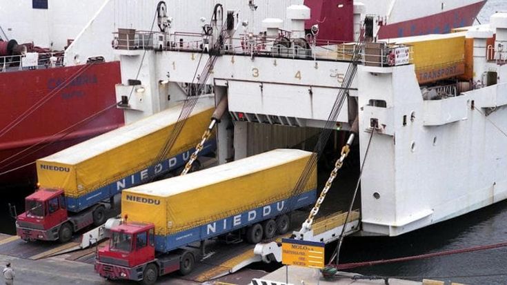 Caro gasolio, in Sicilia scatta la serrata dei Tir: “Presto scaffali vuoti”. Adesione al 90%