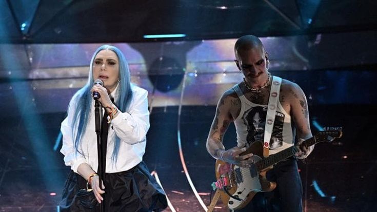 Cantare da soli nella serata dei “duetti”: si può fare? Cosa dice il regolamento