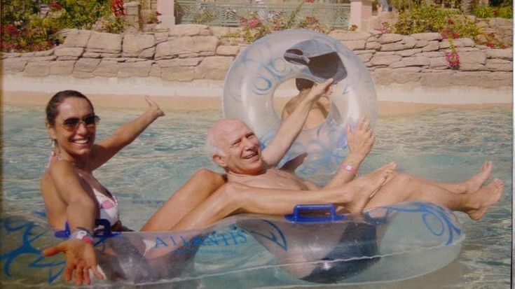 “Mio marito Cirino Pomicino convinto di essere figo, le donne gli lasciavano biglietti. E nella bara ha voluto una trombetta””
