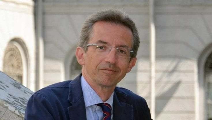 Sindaco di Napoli, intesa De Luca-5S sull'ex ministro Manfredi. Ma il Pd si divide