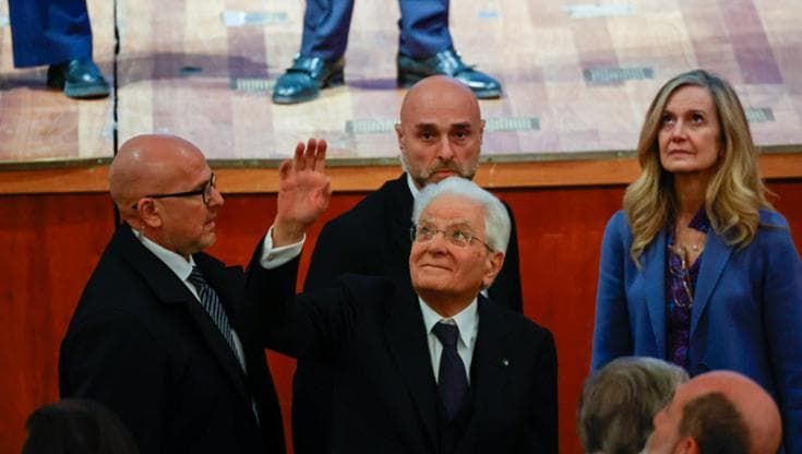 Tregua sul referendum al gala degli avvocati che ospitano il presidente Mattarella