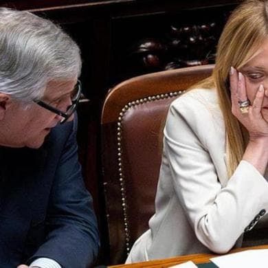 Manovra, Meloni rallenta l’iter e attende il sì dell’Europa. Ira di Tajani per l’Irpef
