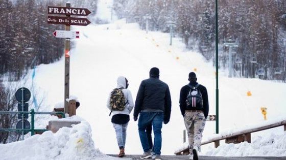 Migranti a Bardonecchia, pattuglie miste di polizia e gendarmerie per controllare i confini