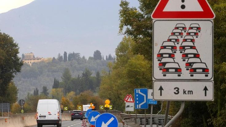FiPiLi, allarme estate: i cantieri prorogati. Un altro mese difficile per code e rallentamenti