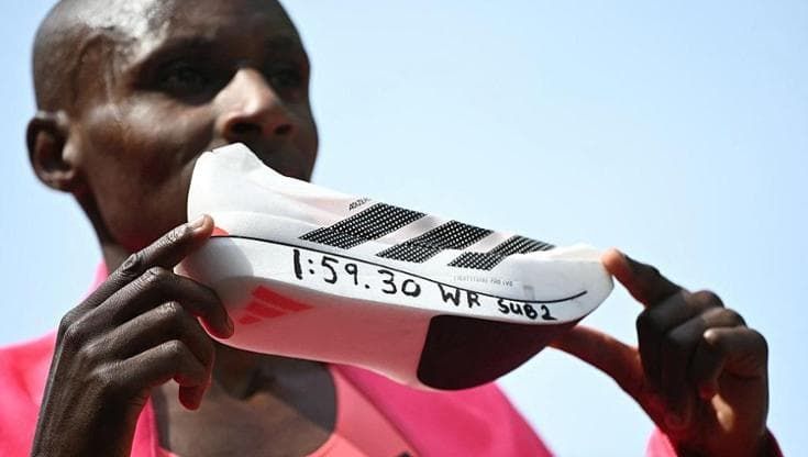 Cos’hanno di speciale le scarpe che hanno corso la maratona di Londra in meno di due ore
