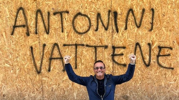 I muri di Trapani raccontano la delusione di una città tradita