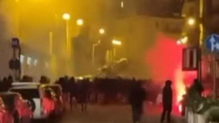 Ultrà del Toro e della Juve incappucciati e con i bastoni si scontrano alla Gran Madre nella notte prima del derby