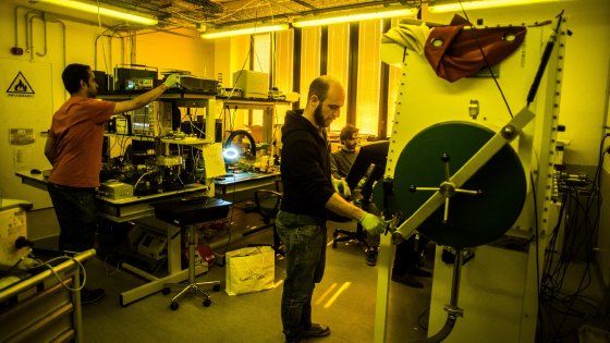 Milano, i pannelli diventano pellicole: così il fotovoltaico si può indossare