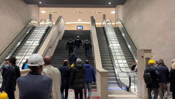 Metropolitana Napoli, ancora intoppi per i nuovi treni: fermi in deposito da marzo 2020