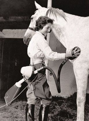 Il Folletto compie ottant'anni, le immagini storiche