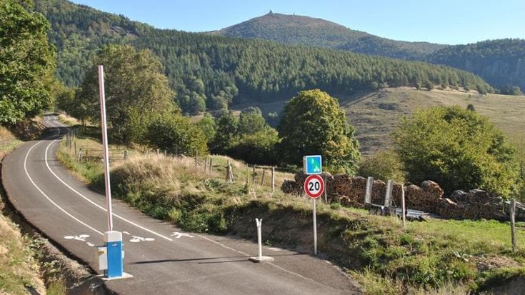Il Tour scopre il terribile Col du Haag, la pista ciclabile più dura del mondo: c’è un tratto al 16%