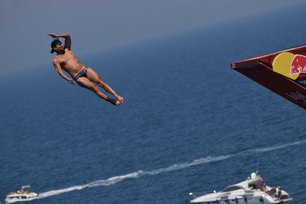 Polignano a Mare, tuffi e acrobazie per la gara Red Bull