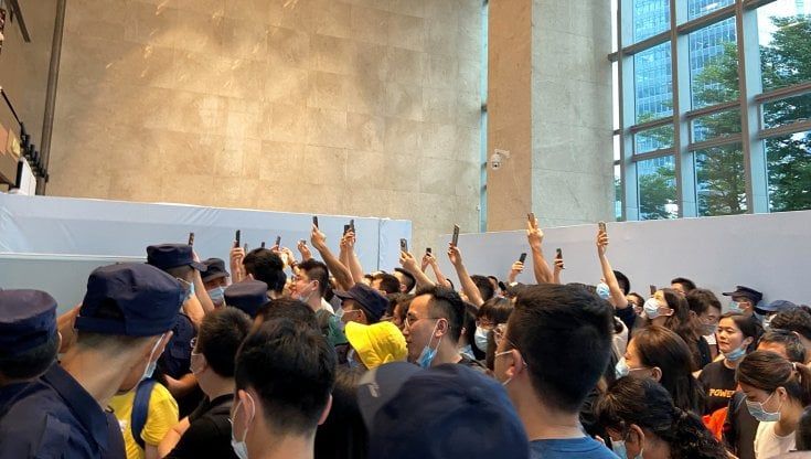 Cina, Evergrande in crisi affonda alla Borsa di Hong Kong: meno 8,6%