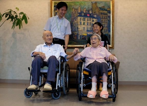 Giappone, sposati da 80 anni entrano nel Guinness. "Il segreto? Avere pazienza" 