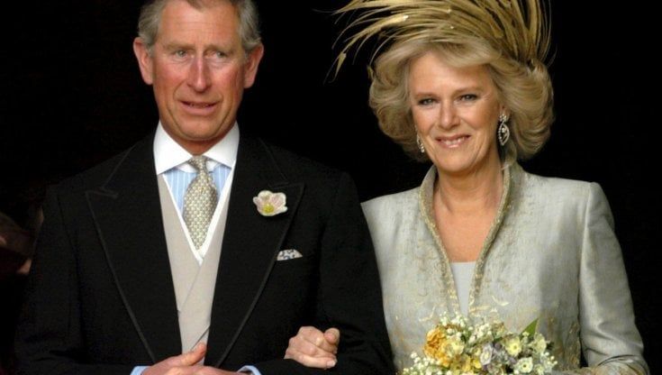 'The Crown', finite le riprese della sesta stagione. La saga si chiude con il matrimonio di Carlo e Camilla 