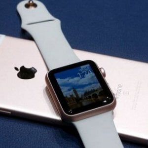 Smartwatch in calo, vendite mondiali dimezzate