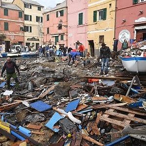 L'emergenza detriti rallenta la raccolta dei rifiuti urbani