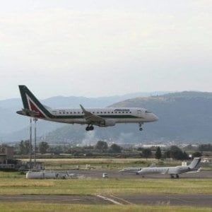 Maltempo in Toscana, voli cancellati e dirottati a Peretola a causa del vento forte 