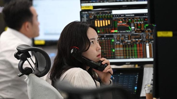 Le Borse oggi, 7 luglio. Hormuz, l’attacco alla petroliera fa salire i prezzi di greggio e gas