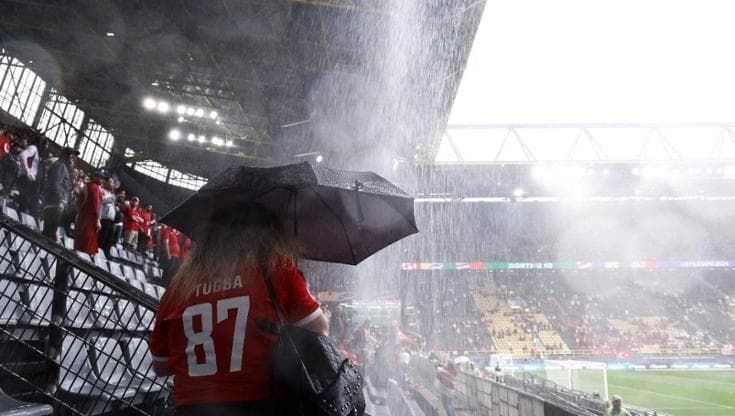 Euro 2024, un nubifragio si abbatte sullo stadio di Dortmund prima di Turchia-Georgia