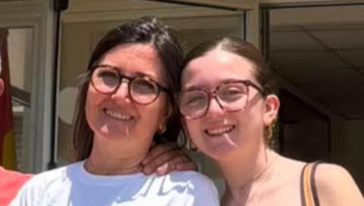 Lo stesso giorno, lo stesso traguardo: madre e figlia diplomate con 100 a Gela