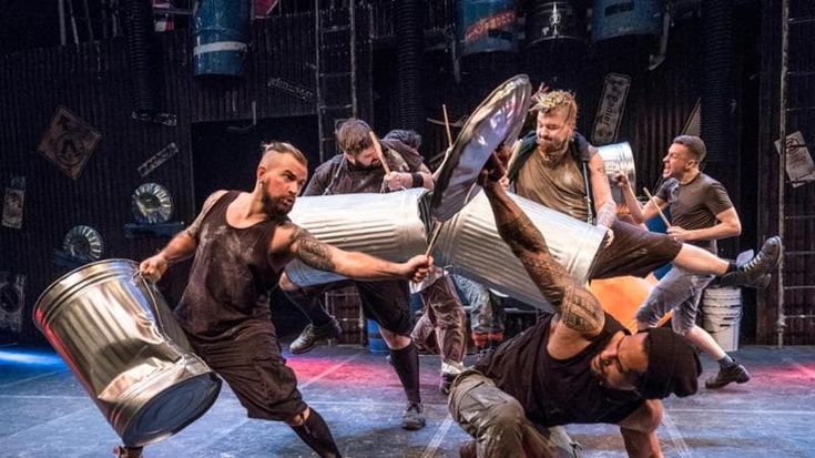 Percussionisti e acrobati, al Colosseo risuonano gli Stomp