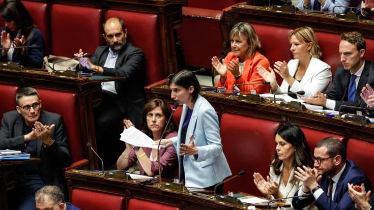 Schlein all’attacco: “Meloni ha reso i poveri più poveri con un sms”. Sul Pnrr: “Siete in difficoltà, fatevi aiutare”