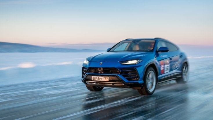 Record Urus, 298 all'ora sul ghiaccio