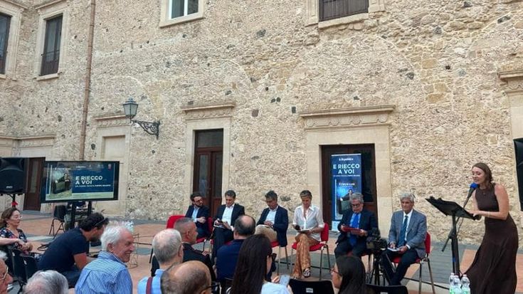 Militello ritrova il suo Pippo Baudo: “Lascia una lezione sui giovani”