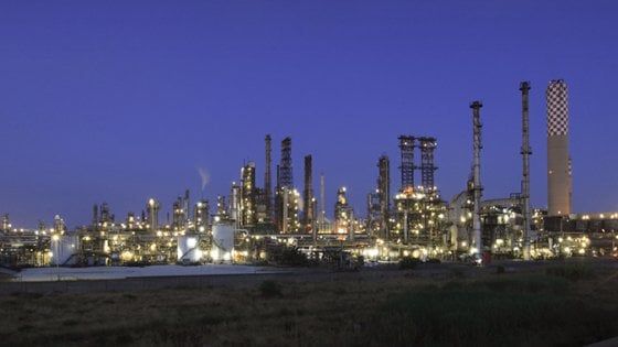 La trasformazione “verde” delle raffinerie  