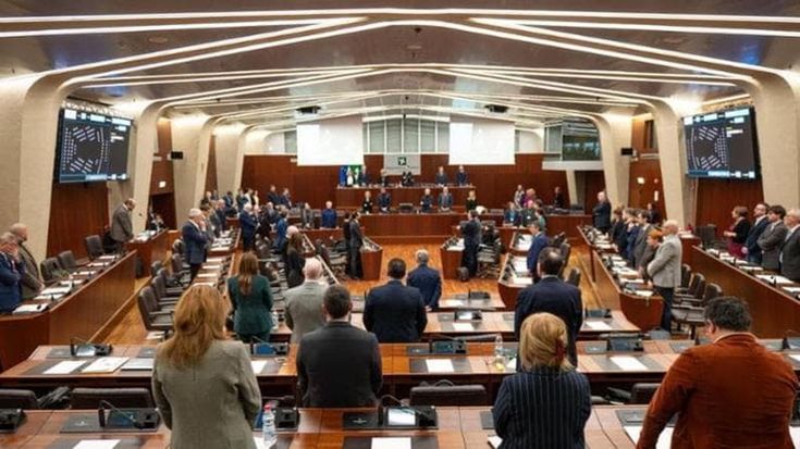 “Cartelli stradali in lingua lombarda”. È sul dialetto l’ultima lite tra Lega e FdI