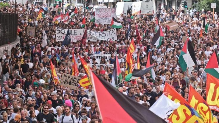 In ventimila occupano De Ferrari per la pace a Gaza