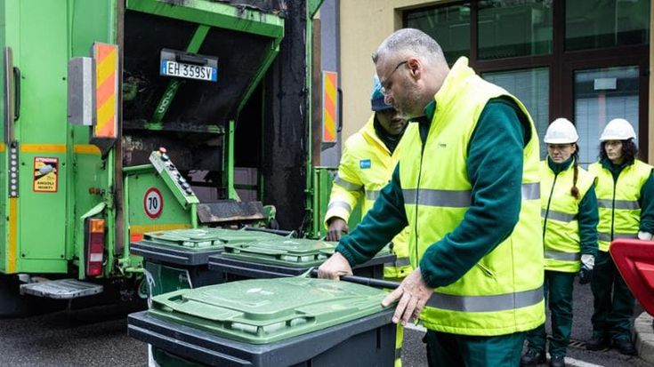 A Milano cento spazzini di zona e cestini svuotati: parte ad aprile l’operazione pulizia