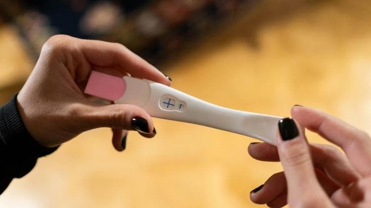 La dipendente di Nuoro senza più lavoro: “Costretta a fare il test nel bagno dell’azienda. Poi sono stata licenziata perché ero incinta”