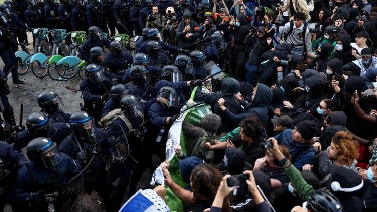 In Francia la proteste degli studenti, scontri alla Bastiglia: “In arrivo 3000 insegnanti”