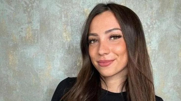 Michela Andreatta, morta a 28 anni dopo un intervento all’orecchio, i pm: “Processare i tre medici”