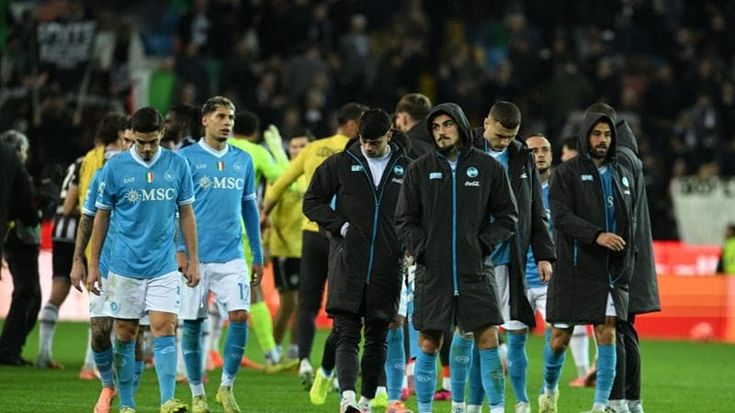 Napoli, classifica aperta ma squadra in confusione: paga infortuni e un mercato chiuso in fretta