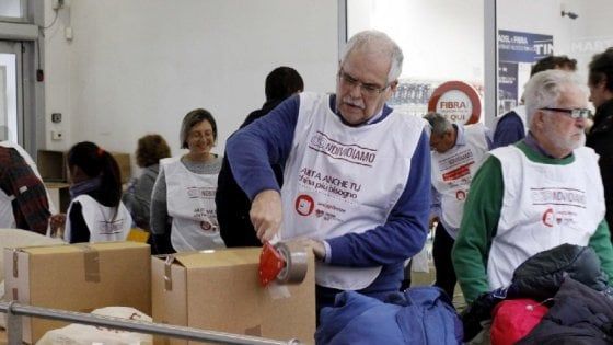 La solidarietà nel carrello: torna nei supermercati Unicoop la raccolta alimentare