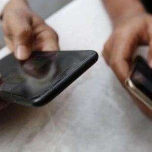 Coronavirus, in chat la lista delle persone venute a contatto con uomo poi deceduto