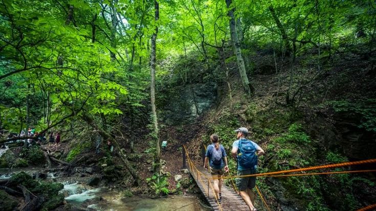 Viaggiare per sport. Ciclismo, canyoning, diving: dieci proposte per i turisti più attivi