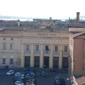 Cagliari, i pazienti si lamentano dell'attesa: "Tutta colpa di un negro". Su Fb la denuncia della dottoressa