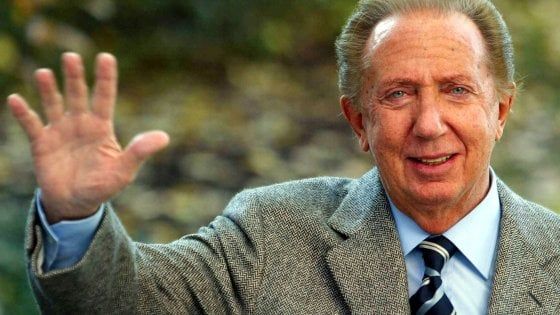 Sergio Mattarella ricorda Mike Bongiorno: "Pioniere e simbolo della tv"