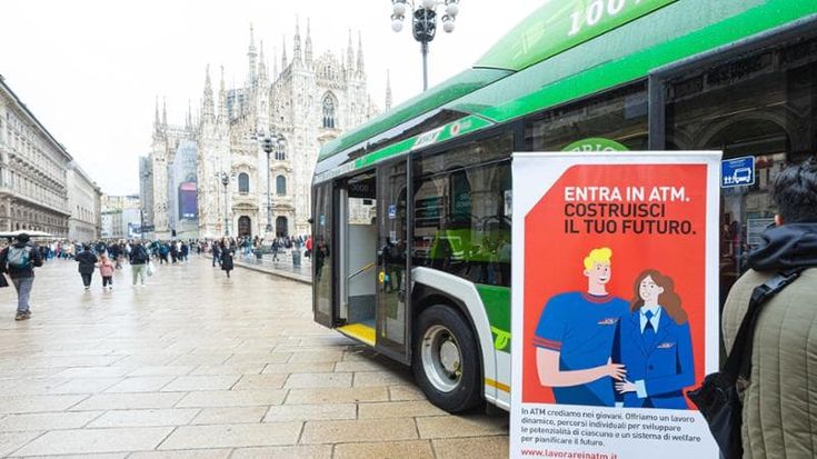 A Milano la prima linea Atm va ai privati: non ci sono autisti per guidare il bus