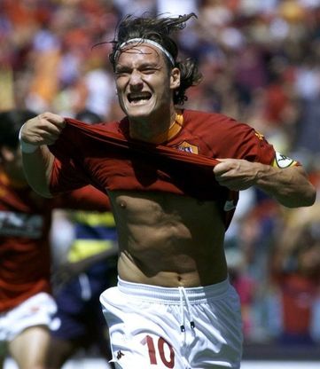 Totti compie 40 anni, il Parma la sua "vittima" preferita