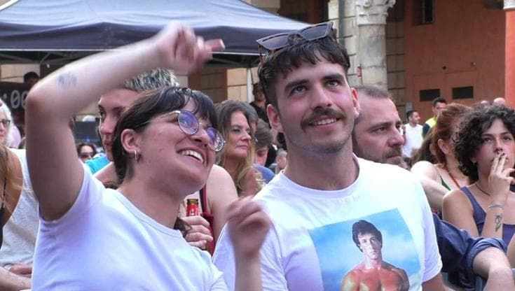 Bologna, la piazza ritrovata dei giovani lettori di Repubblica. "Qui ci sentiamo comunità"