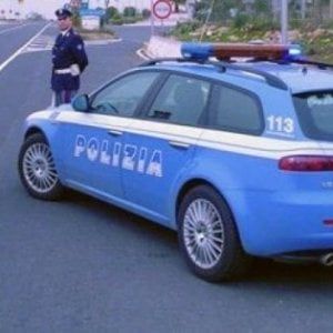 Folle fuga in centro la notte di Natale, fermati due ladri dopo l'inseguimento