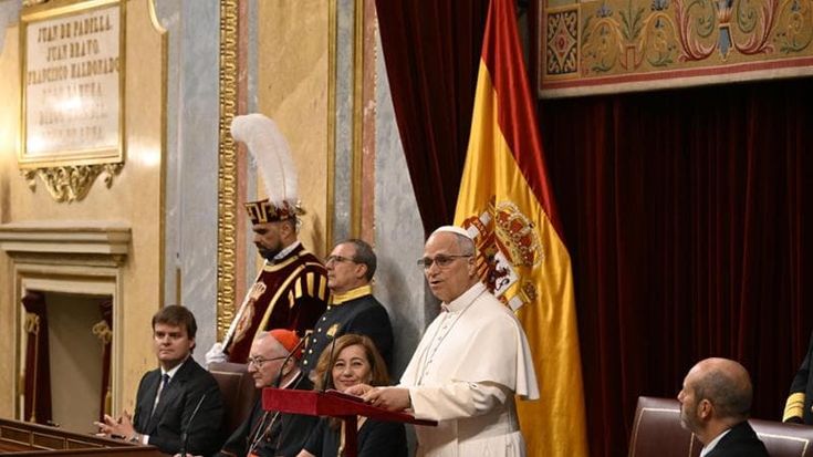 Leone XIV al Parlamento spagnolo critica l’aborto e l’eutanasia, chiede di salvare i migranti
