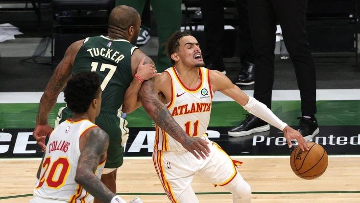 Basket, playoff Nba: colpo Atlanta a Milwaukee. Super Young fa volare gli Hawks