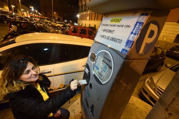 Bari, il parcheggio si può pagare anche col bancomat